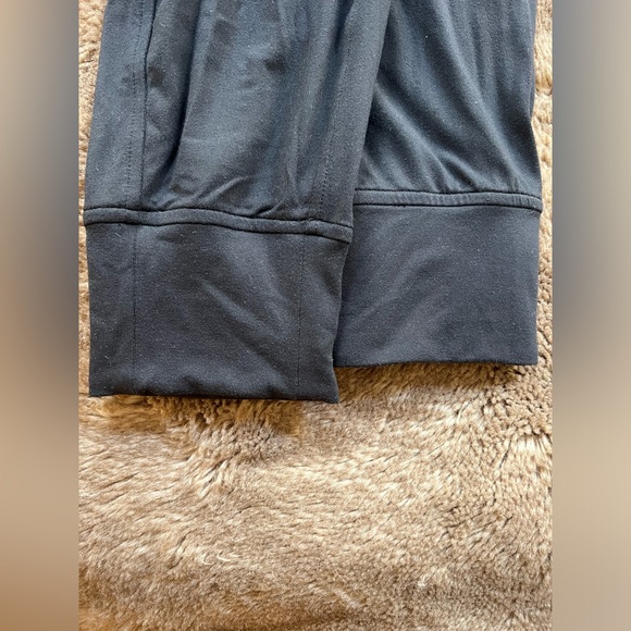 Black size 4 LULULEMON stretch high rise jogger - Picture 3 of 5